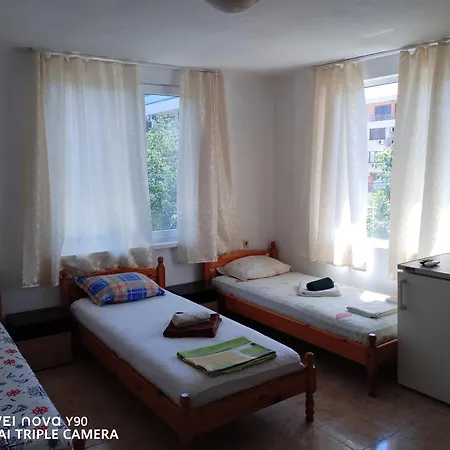 къща здравец - с осигурено паркомясто Casa de hóspedes *