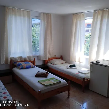 къща здравец - с осигурено паркомясто Guest house 3*